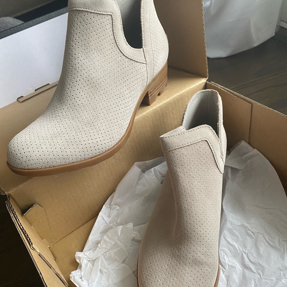 NWT sorel booties